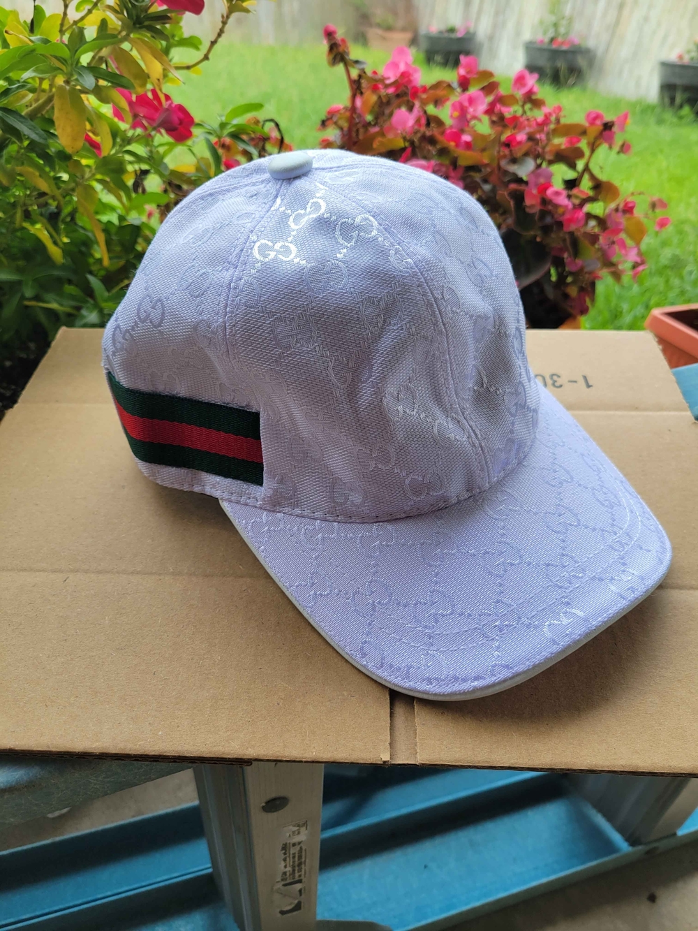 Gucci White Monogram Baseball Cap with Green-Red Accent